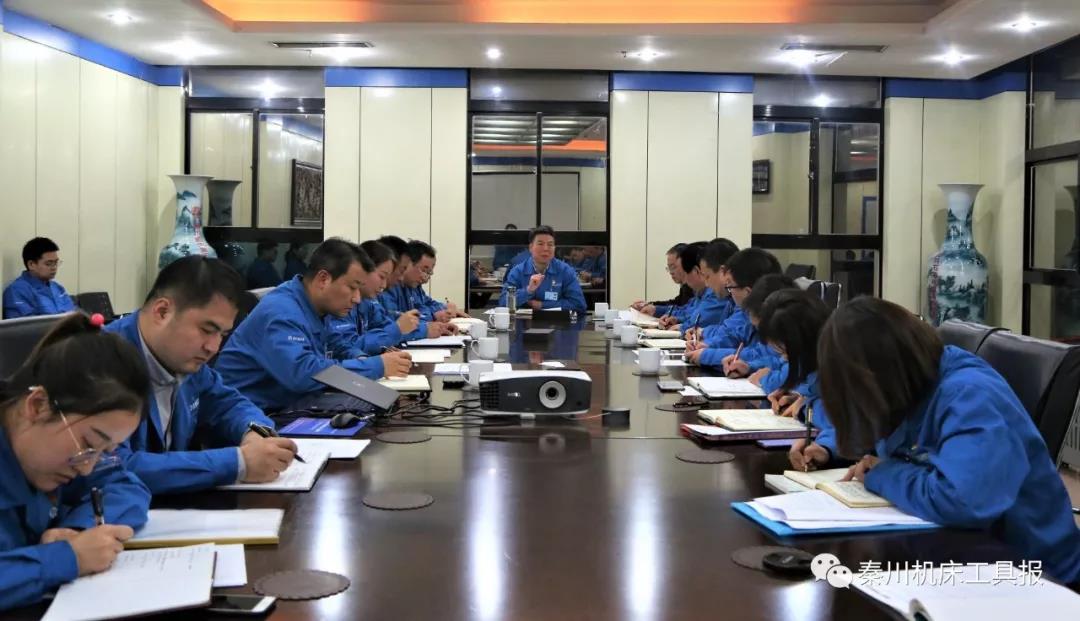 黨群部門干部座談會(huì)  嚴(yán)鑒鉑：搭臺子 定調(diào)子 喊號子