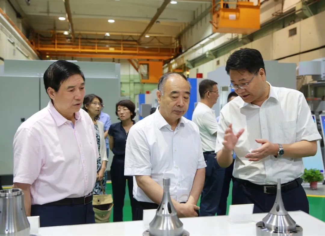 省人大常委會副主任梁宏賢一行蒞臨秦川集團(tuán)調(diào)研