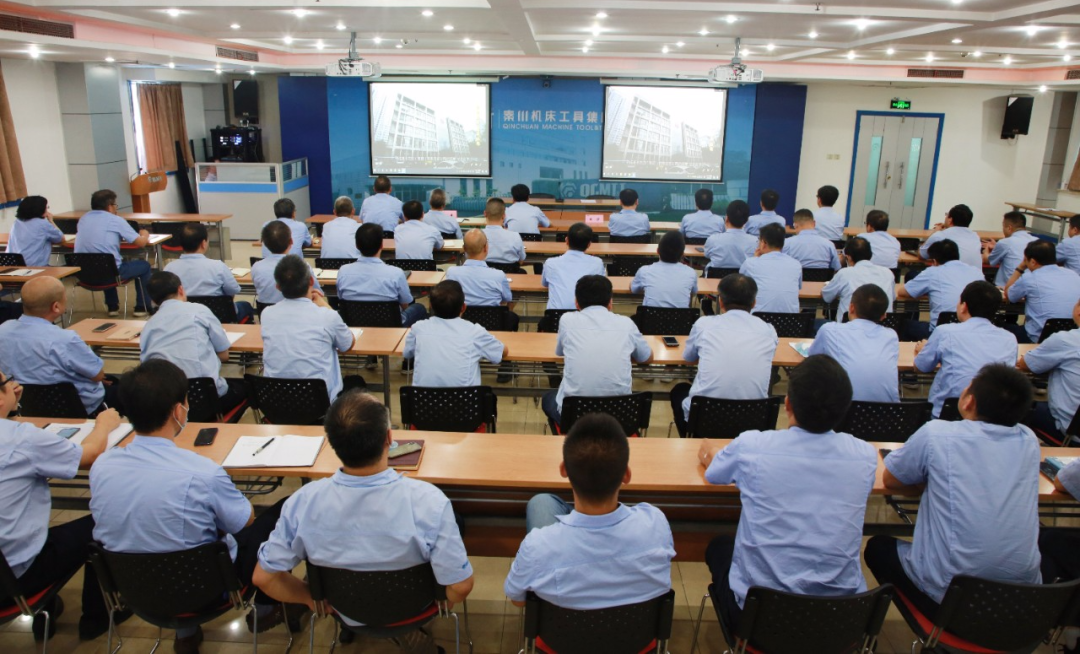 秦川集團組織黨員干部觀看警示教育片