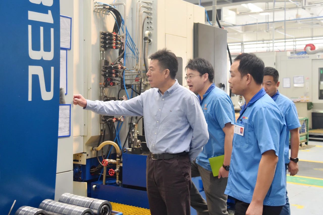 嚴鑒鉑董事長深入秦川集團沃克齒輪調(diào)研指導工作