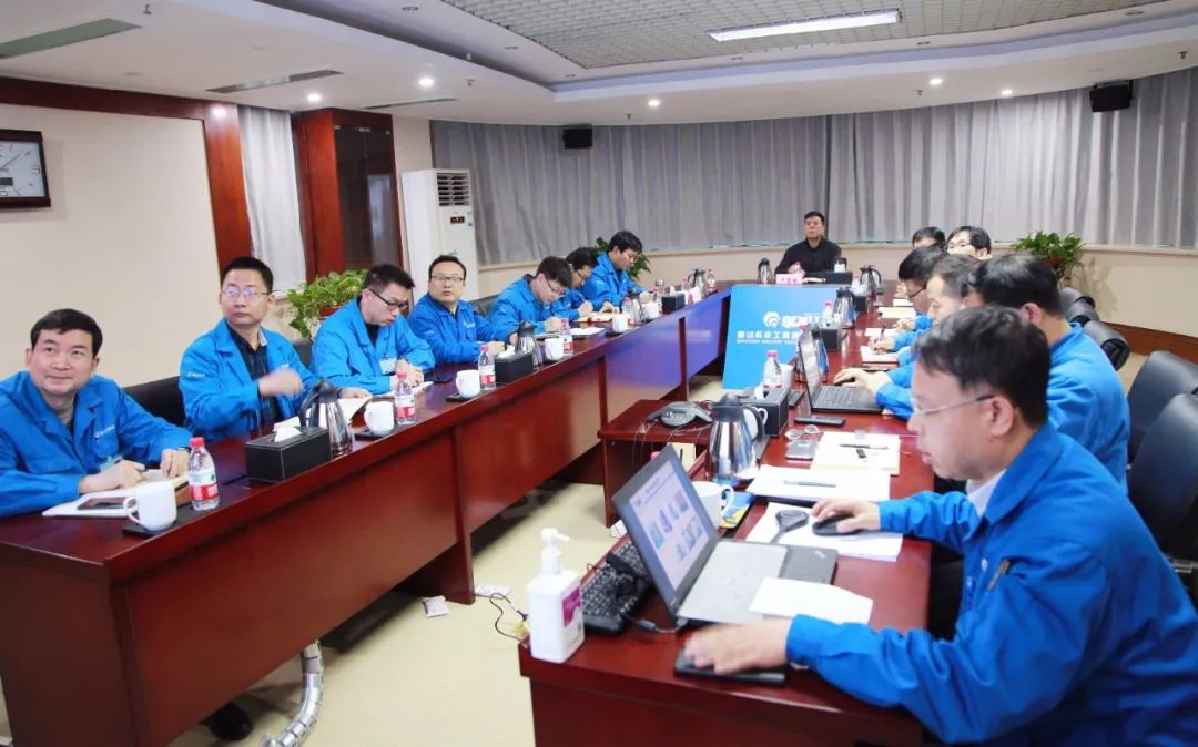 嚴鑒鉑董事長與本部科研人員、技術(shù)專家座談交流