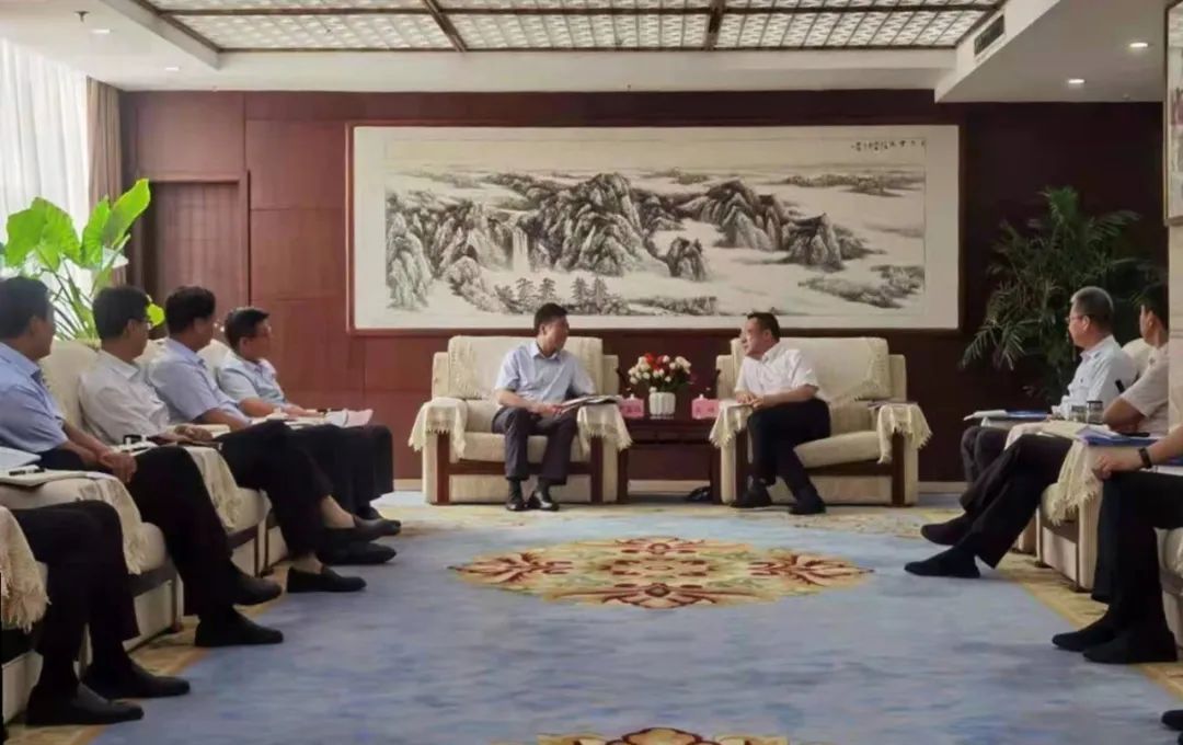 渭南市委、市政府領(lǐng)導(dǎo)會見嚴鑒鉑董事長