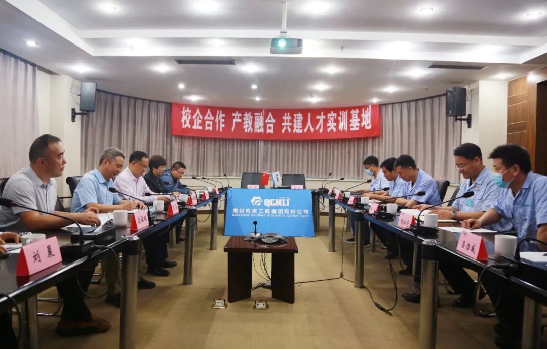 秦川集團與陜西機電職業(yè)技術(shù)學(xué)院、寶雞技師學(xué)院聯(lián)合簽署校企合作協(xié)議