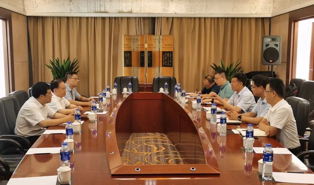 嚴鑒鉑董事長與周濟院士、陳吉紅董事長座談交流