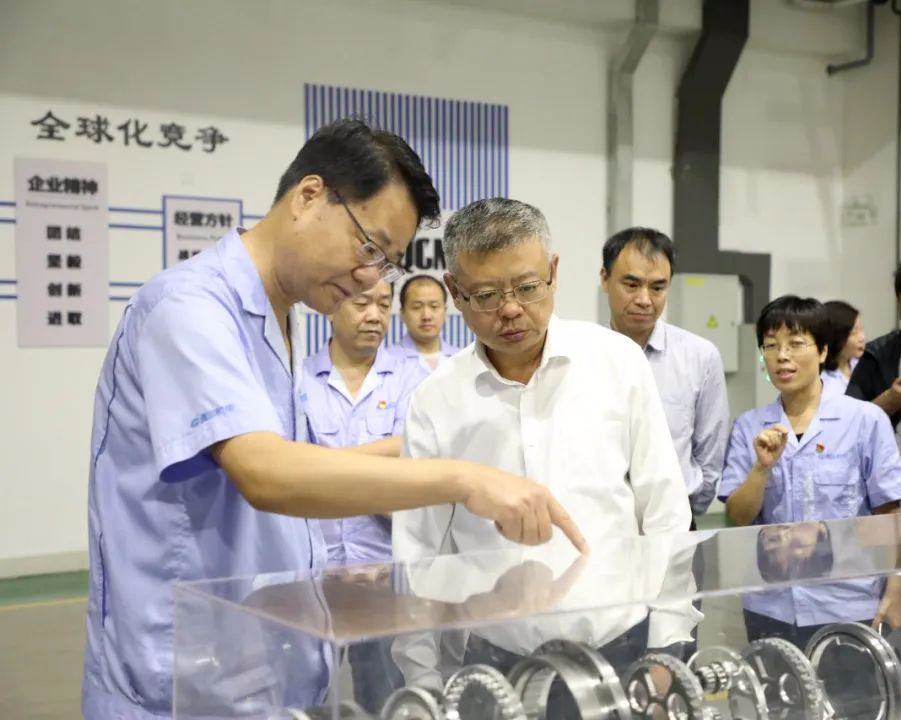 【集團(tuán)資訊】陜西證監(jiān)局黨委書(shū)記、局長(zhǎng)魚(yú)向東一行蒞臨集團(tuán)調(diào)研指導(dǎo)工作